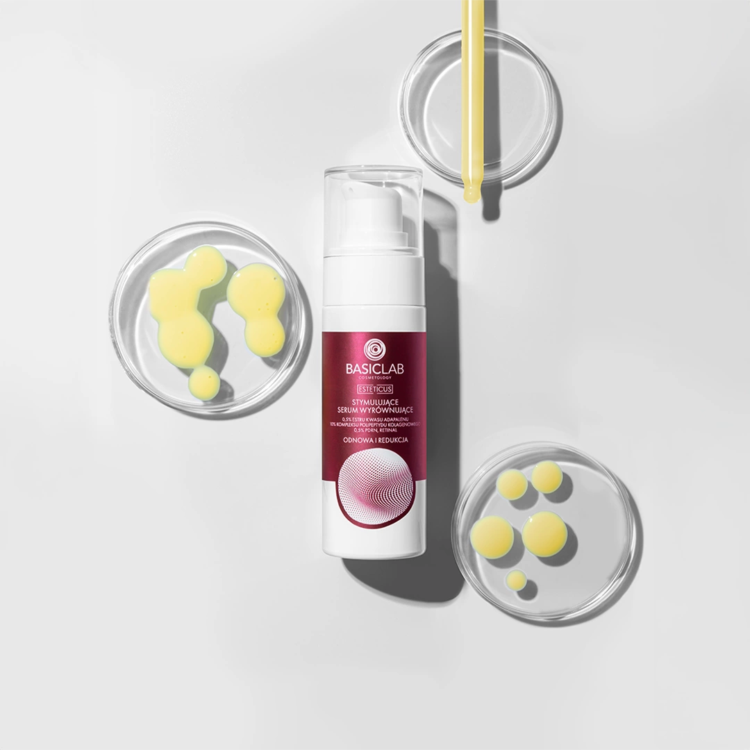 Stymulujące serum wyrównujące z 0,5% estru kwasu adapalenowego, 10% polipeptydu kolagenowego, 0,5% PDRN i retinalem BasicLab 30 ml – Odnowa i Redukcja